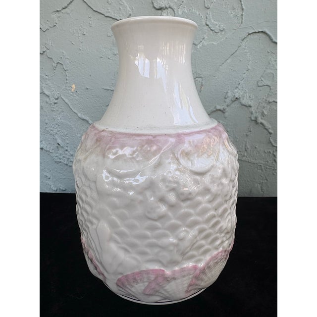 1960s Vintage Belleek Ireland “Neptune” Porcelain Carafe – Pink Shell Relief Coastal Design For Sale - Image 5 of 9