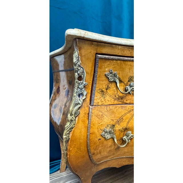 Louis XV–Style Floral-Painted Burl Bombe Commode For Sale In Birmingham - Image 6 of 7