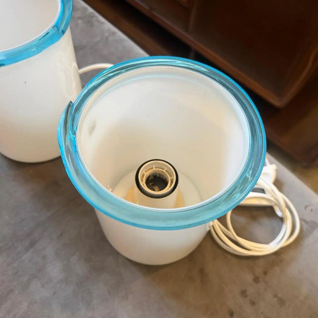 Two 1980s Mid-Century Modern White and Turquoise Murano Glass Bed Lamps by Itre For Sale - Image 14 of 17