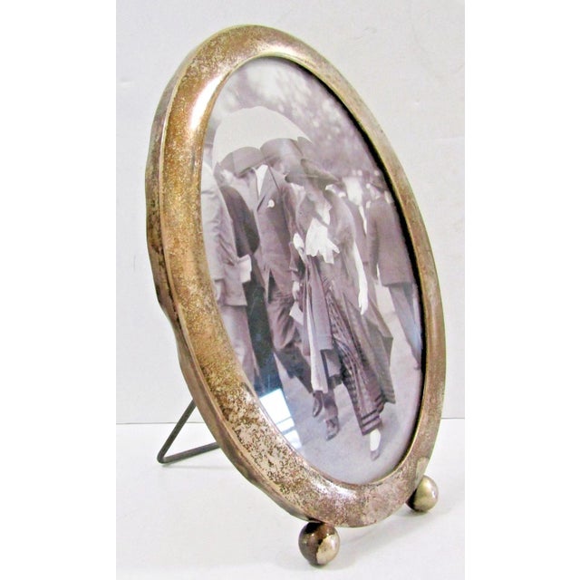1920s Antique Hallmarked Sterling Silver Oval Picture Frame With Alice Roosevelt Photo For Sale - Image 5 of 13