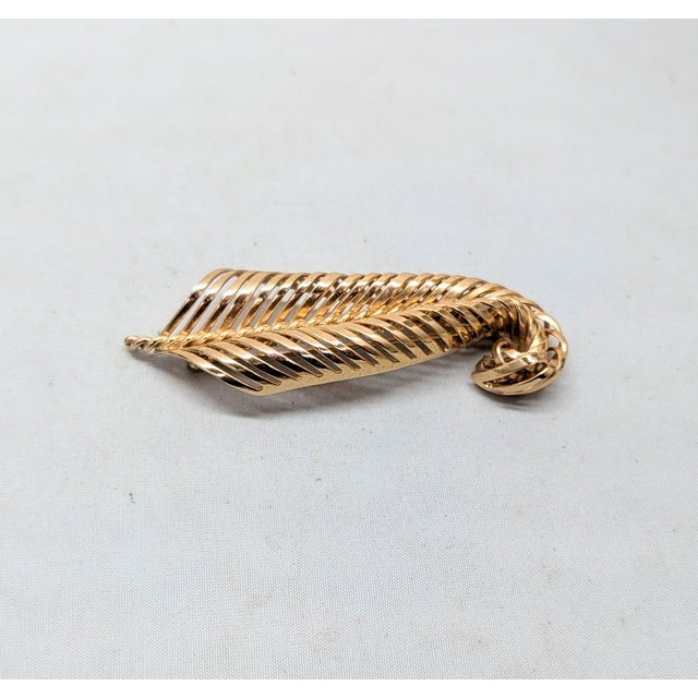 Metal Vintage 1968 Signed Napier Goldtone Slatted Curled Leaf Brooch For Sale - Image 7 of 9