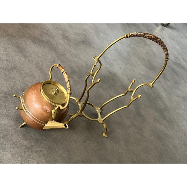Art Nouveau 1900s Samovar in copper and brass. Would be a great decoration for your kitchen or your restaurant. It's...