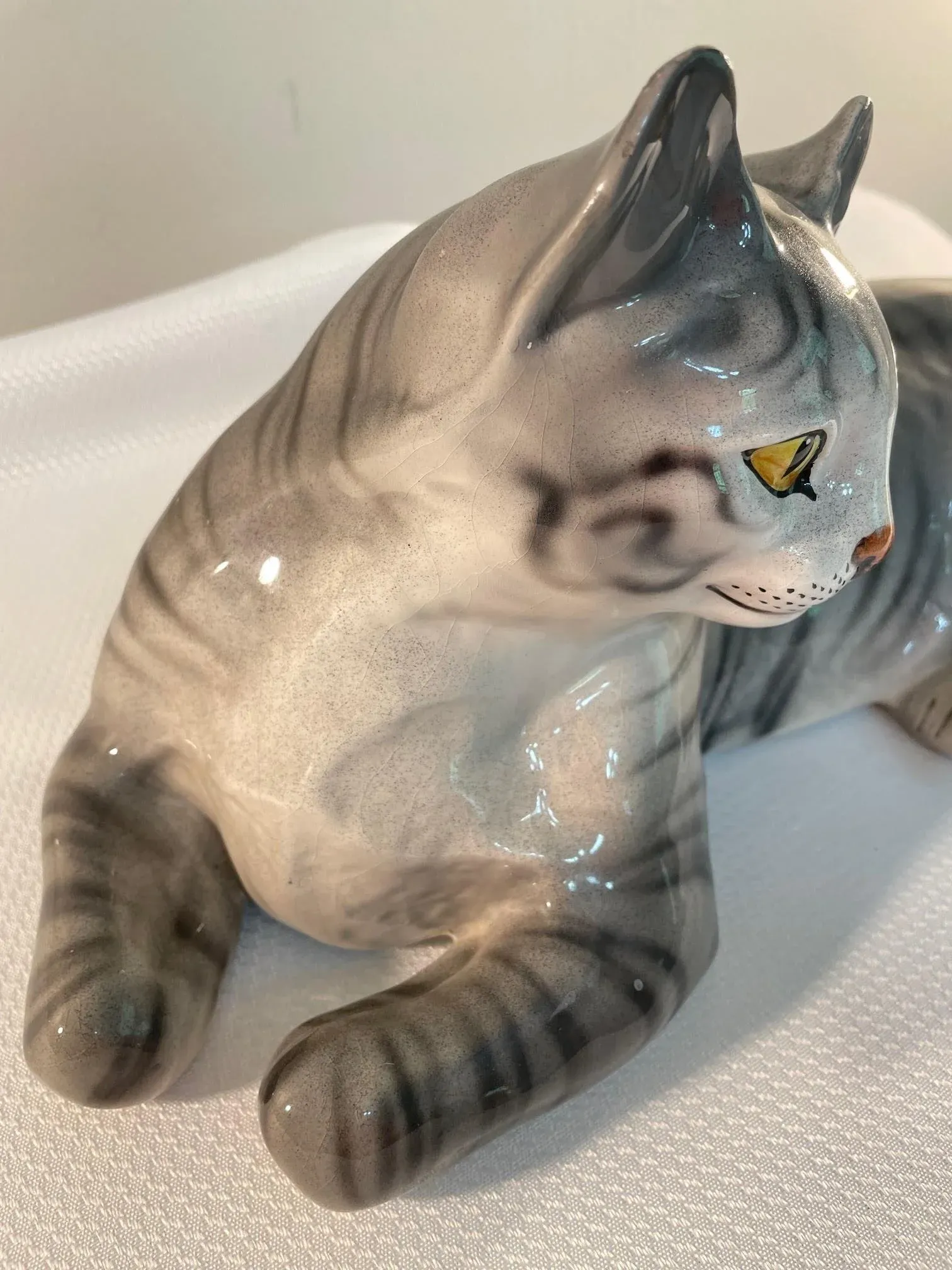 Ceramiche Ronzan 陶器製　イタリア製　猫　置物 Large Mid 20th Century Ronzan Ceramic Gray Tabby Cat | Chairish