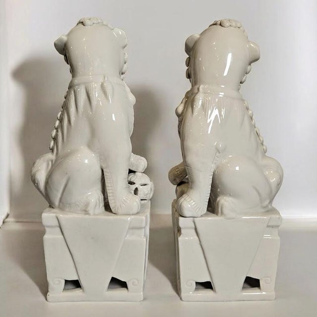 1960s 1960's White Ceramic Wai Ming Foo Dogs For Sale - Image 5 of 8
