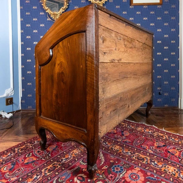 Brown 18th-Century Genoese Baroque Chest of Drawers with Inlays and Mercury-Gilded Bronze Handles, 1750 For Sale - Image 8 of 10