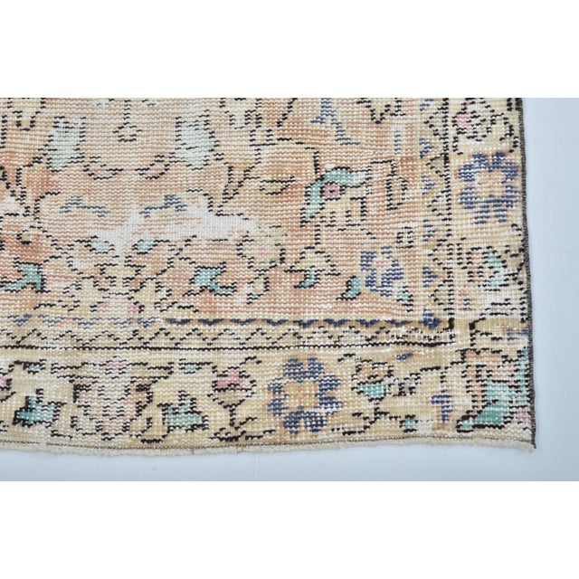 Geometric Vintage Apricot Colour Rug For Sale - Image 4 of 9