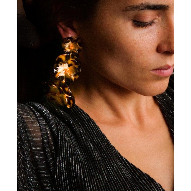 PENSÉE, Maxi dangling earrings, Yellow, Stud For Sale - Image 4 of 4