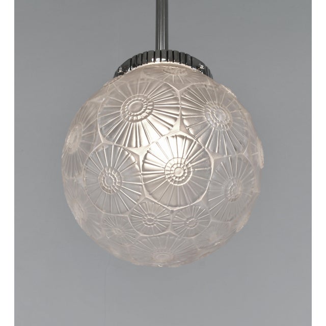 1930s Pair of French Art Deco "Les Marguerites" Pendant Lights by Simonet Frères & Henri Dieupart, C. 1930 For Sale - Image 5 of 13