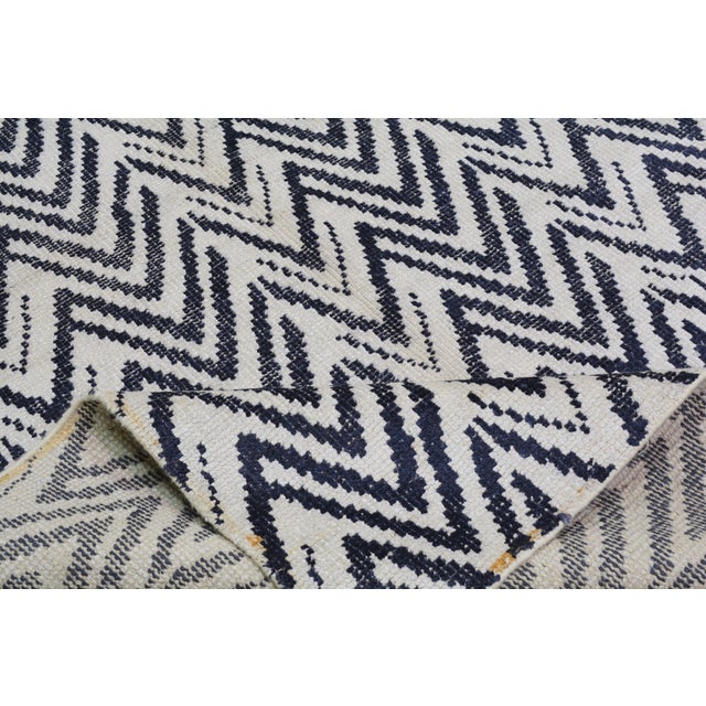 Indian Modern Handmade Rug,5'x7'8" For Sale In New York - Image 6 of 7