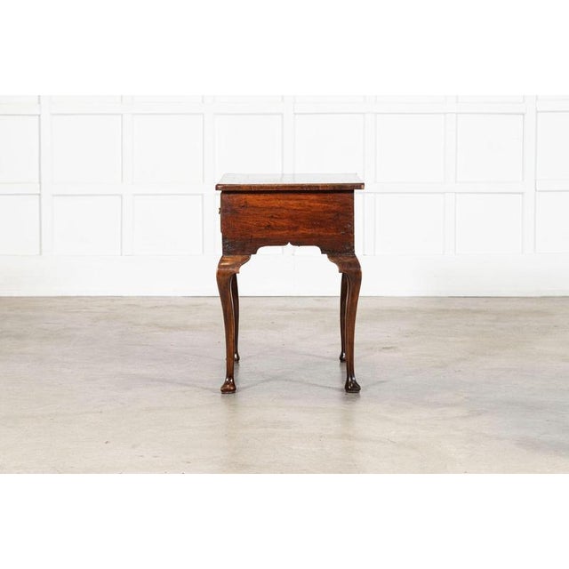 George I Walnut Kneehole Lowboy Side Table, 1720 For Sale - Image 6 of 16