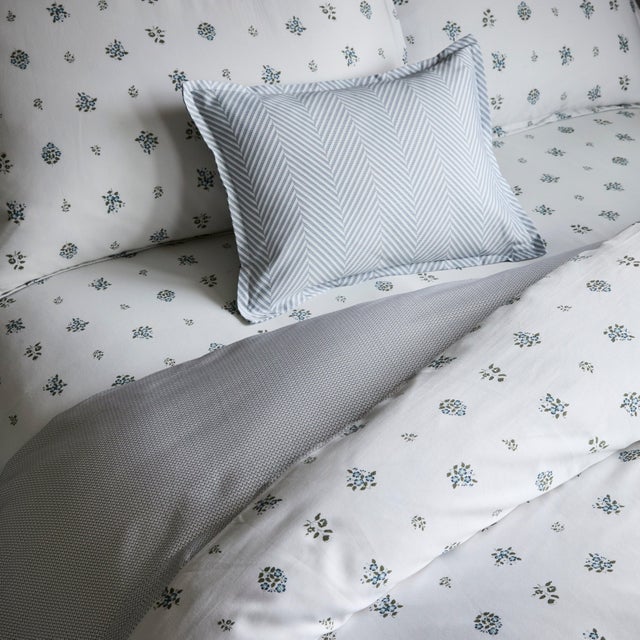 Pattern play of petite blooms matched with a sophisticated geometric pattern on buttery soft cotton sateen. ∙Duvet Cover...
