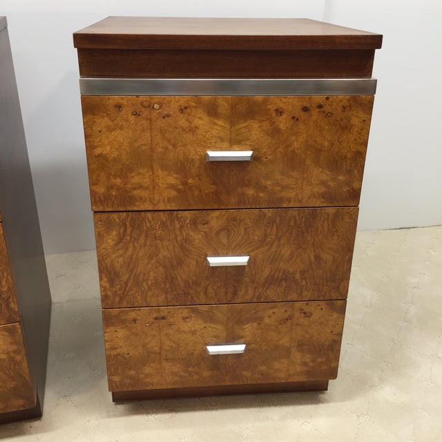 Late 20th Century Pair of Walnut Three Drawer Nightstands With Burl Fronts and Silver Accents by National Mt. Airy For Sale - Image 5 of 14