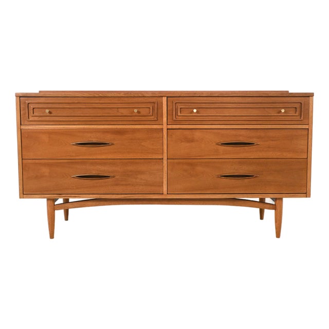 Broyhill Sculptra Mid-Century Modern Walnut Six Drawer Dresser | Newly Refinished For Sale