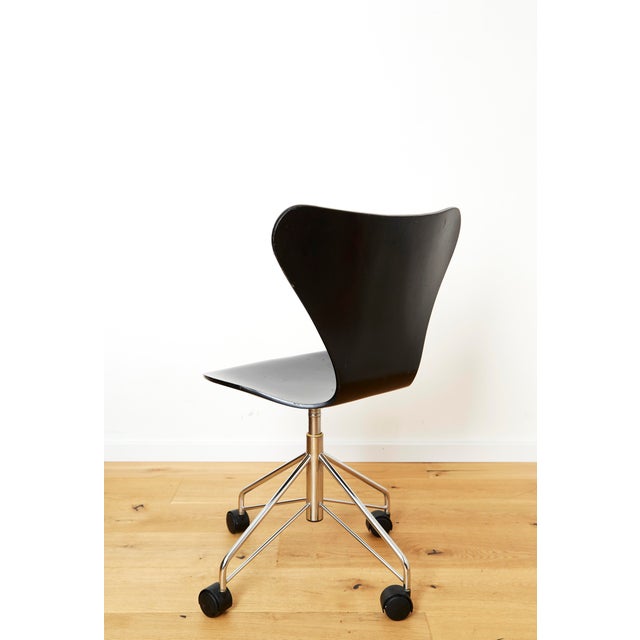 Mid-Century Modern Model 3117 Office Chair by Arne Jacobsen for Fritz Hansen, 1980s For Sale - Image 3 of 16