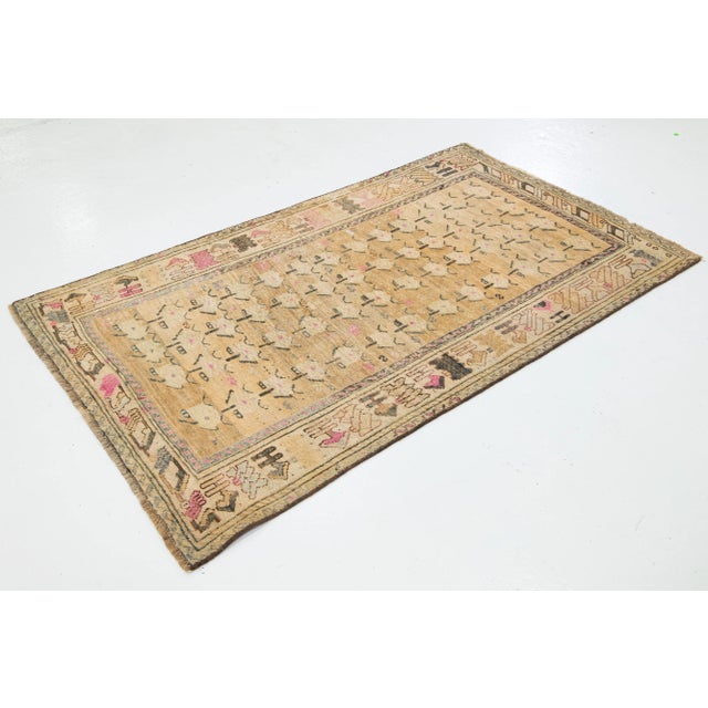 Persian Antique Persian Shiraz Beige Wool Rug With Trabal Pattern For Sale - Image 3 of 9