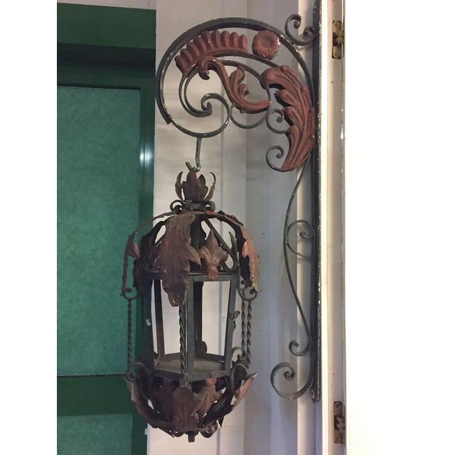 Pair of garden lanterns from the 40s, green and dark red lacquered iron structure. No electrical system. Up to 250V...