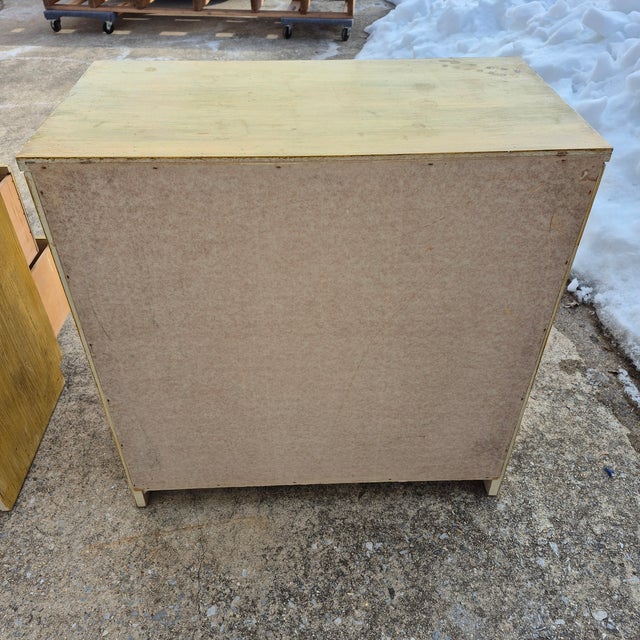 Mid 20th Century y 3-Drawer Chests Dressers Night Stands, Manner Dorothy Draper & T.H. Robsjohn-Gibbings - A Pair For Sale - Image 12 of 14