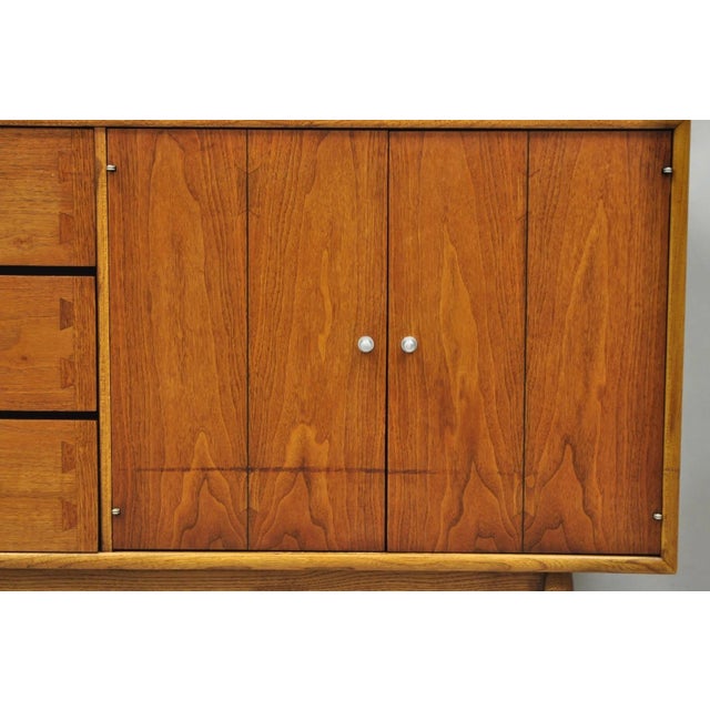 Brown Vintage Lane Acclaim Mid Century Modern Walnut Dovetail Buffet Credenza Cabinet For Sale - Image 8 of 18