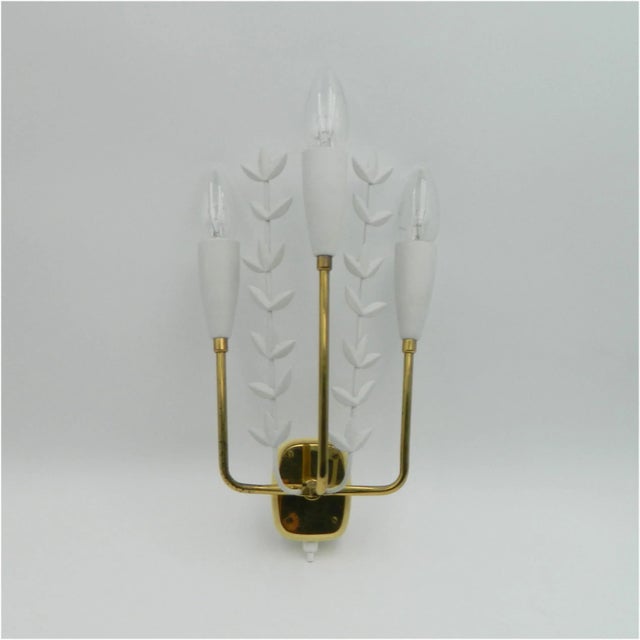 This beautiful wall lamp was produced by Rupert Nikoll in Vienna in the 1950s. It is made of brass and features two...