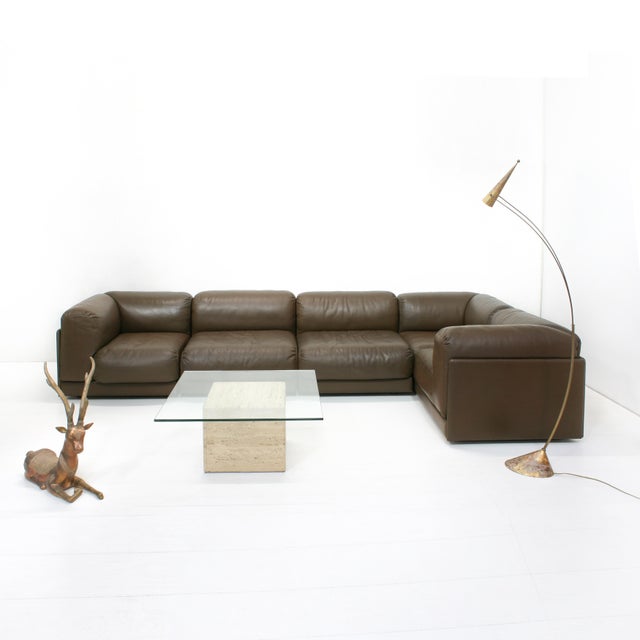 This sectional Durlet sofa in dark brown leather consists of 2 straight elements which are 80cm wide, 2 corner pieces and...