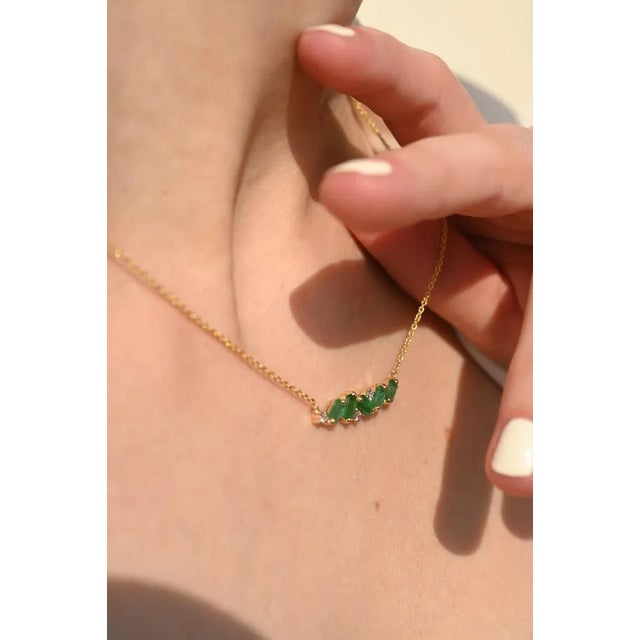 1.32ct Emerald Bar Pendant Necklace With Diamonds in 14k Yellow Gold For Sale - Image 4 of 15