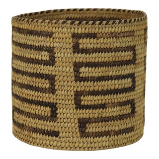 Vintage Southwest Native American Woven Woven Reed Basket 20thC For Sale