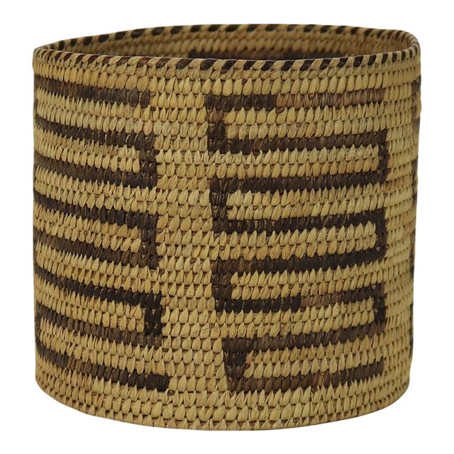 Vintage Southwest Native American Woven Woven Reed Basket 20thC For Sale