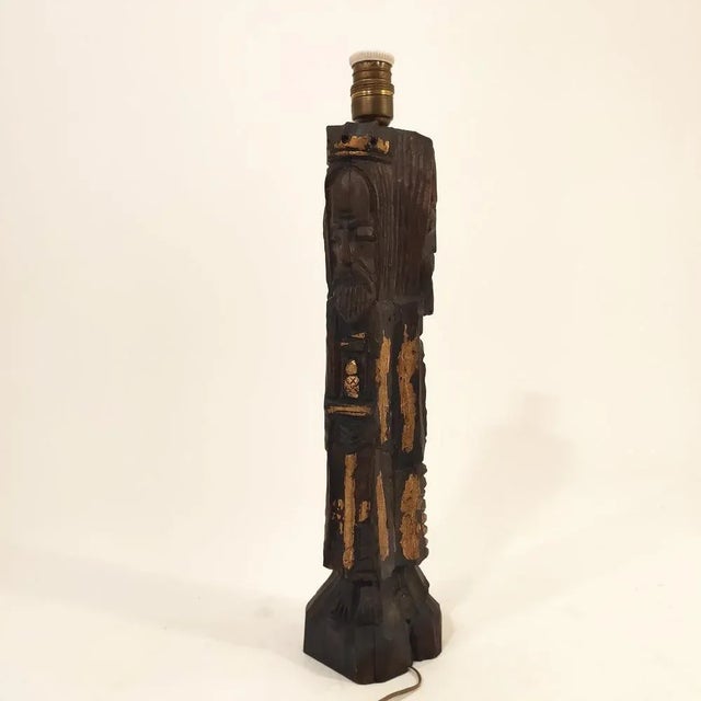 Spanish table or desktop lamp base from the 1950s. It is made of walnut wood with gold leaf details. It represents 3...