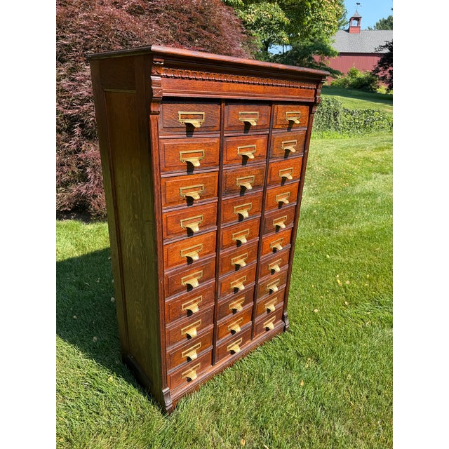 Wood Antique Oak 30-Drawer Library Card Catalog Cabinet Late Victorian / Early Arts & Crafts | C. 1886–1905 | Original Finish & Brass Hardware For Sale - Image 7 of 16