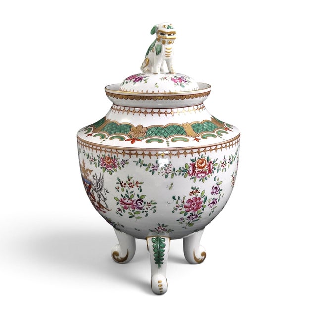 French Chinoiserie Armorial Porcelain Vase and Cover from Samson Paris, 1880s For Sale - Image 15 of 15