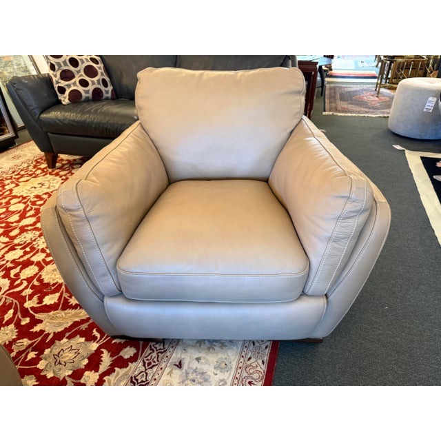 Design Plus Gallery present the Leather Lounge Chair from the Editions Collections by Natuzzi. This chair has a classic...
