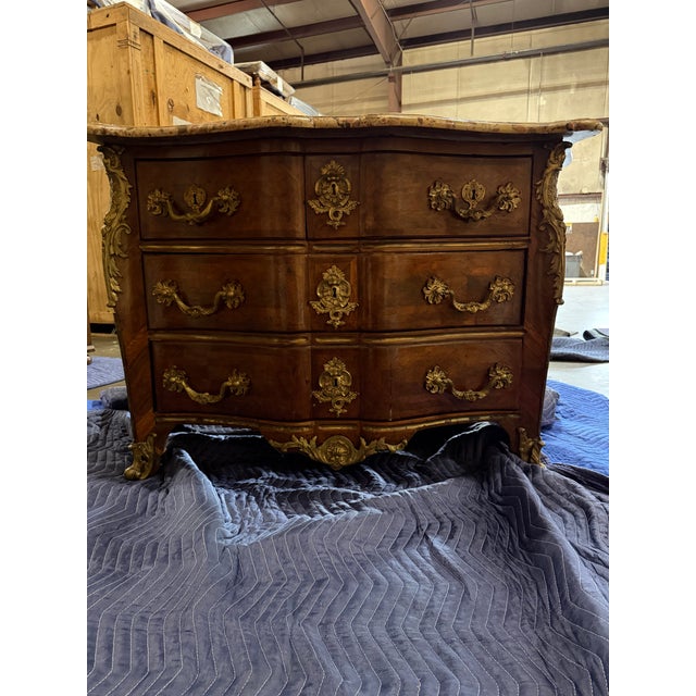 Late 18th Century French Louis XV Style Bombe/Commode For Sale - Image 11 of 12