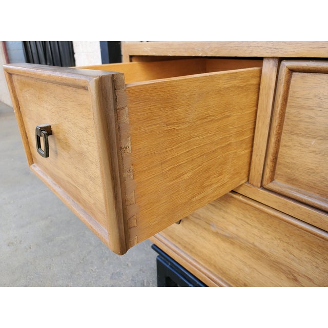 Mid-Century Modern Pair of Vintage Night Stands by American of Martinsville For Sale - Image 3 of 13