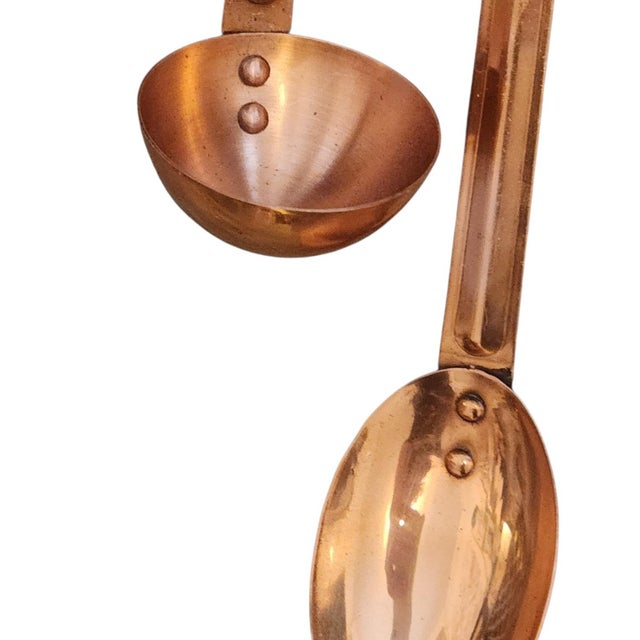 1970s Vintage Solid Copper Kitchen Utensil Set With Hanging Rack, 7 Pieces For Sale - Image 5 of 6