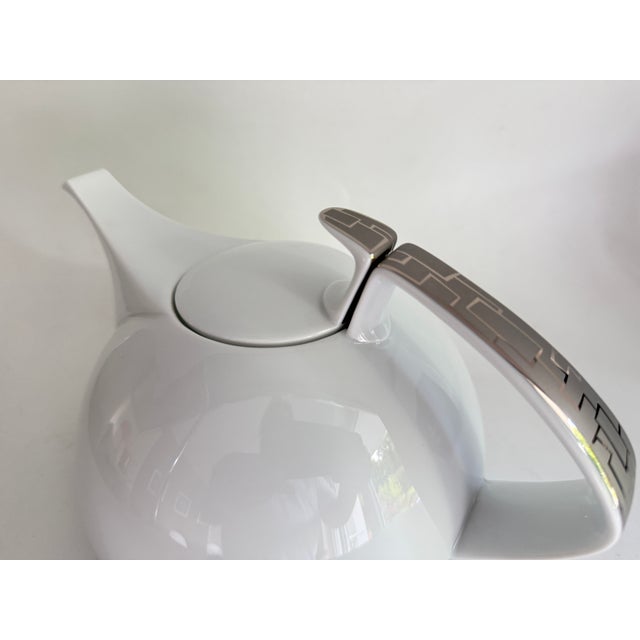 Rosenthal Skin Platin Tac Teapot by Walter Grophius / MC Millen for Rosenthal Studio Linie Germany Bauhaus, 2010 For Sale - Image 4 of 6