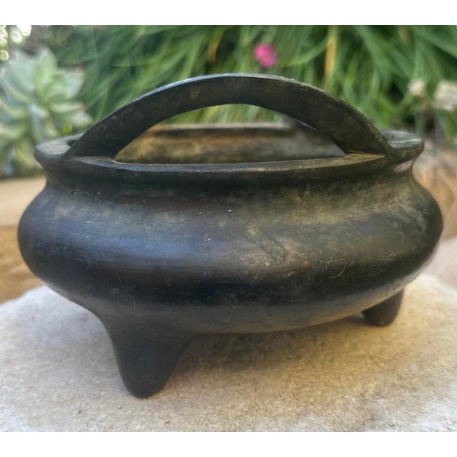 Antique Chinese Bronze Tripod Censer With Strap Handles & Xuande Mark Late Ming For Sale - Image 11 of 18