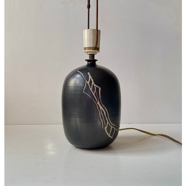 Danish Modern Satin Black Ceramic Table Lamp by Aino Grib, 1980s For Sale - Image 3 of 9