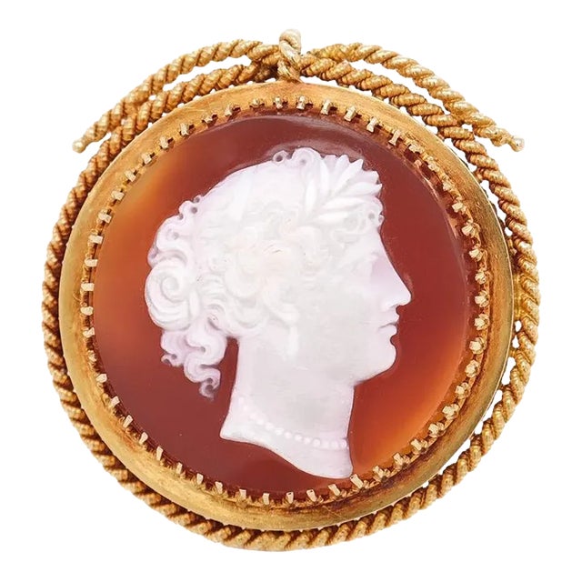 Vintage Antique Victorian Carved Hardstone Agate & 18k Gold Cameo Brooch of a Young Lady For Sale