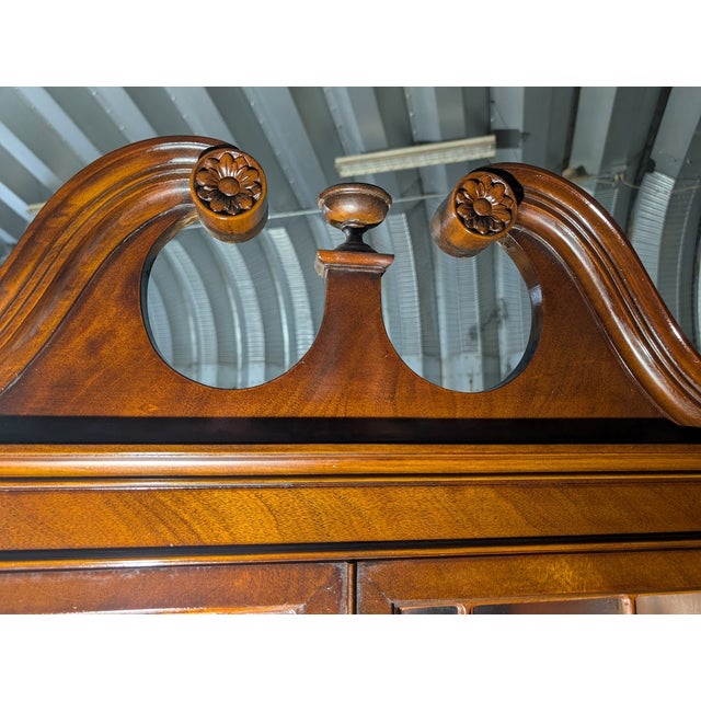 Traditional Vintage Mahogany China Cabinet With Leaded Glass Doors and Broken Pediment For Sale - Image 3 of 9