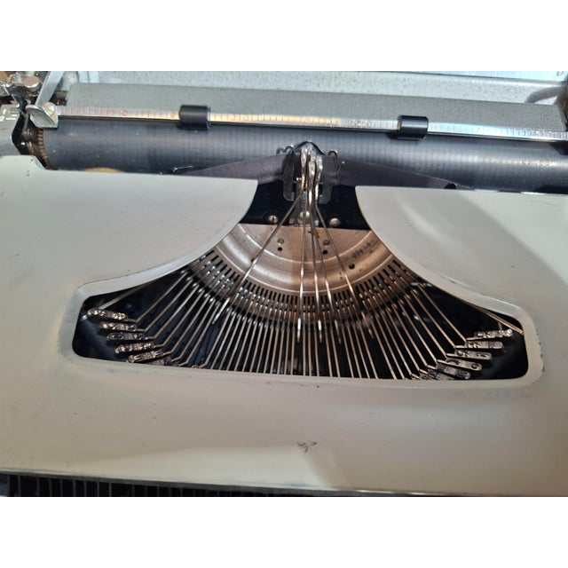 1960s Travel-Riter Deluxe from Remington, 1960s For Sale - Image 5 of 14