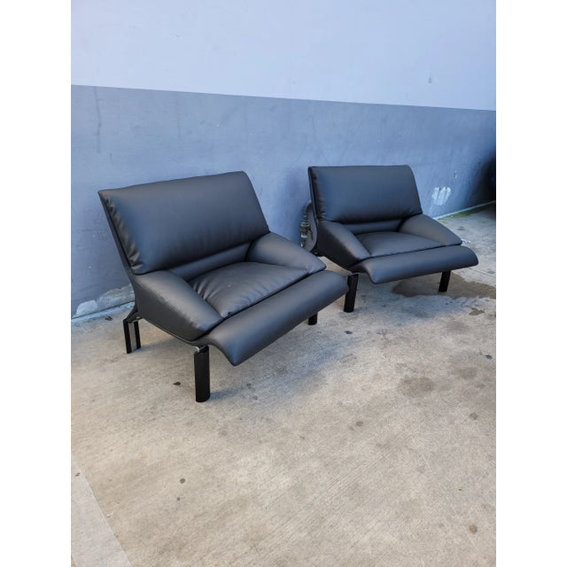 Modern 1980s Italian Black Leather Saporiti Lounge Chairs - a Pair For Sale - Image 3 of 13