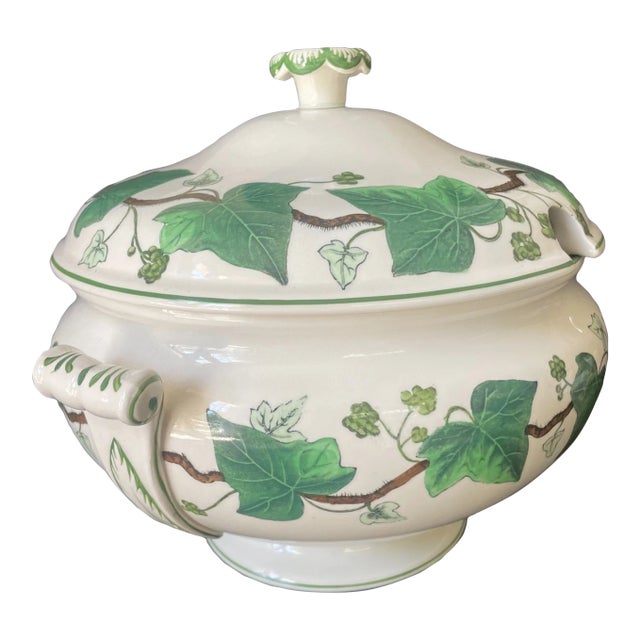 1940s Wedgwood Napoleon Ivy Covered Serving Dish For Sale
