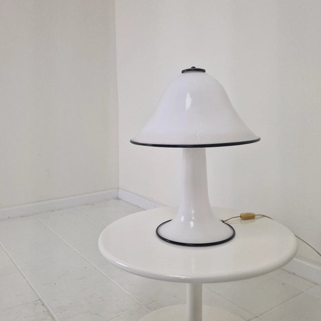 Add a touch of iconic Italian design to your interior with this rare Murano mushroom lamp from the 1970s. Expertly hand-...