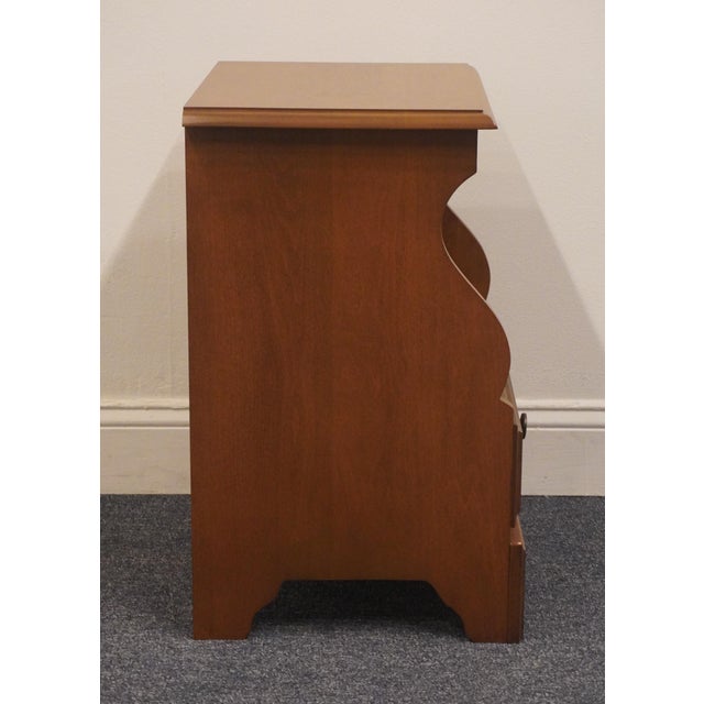 Sprague & Carleton Solid Hard Rock Maple Early American Colonial Style 18" Open Cabinet Nightstand For Sale - Image 10 of 10
