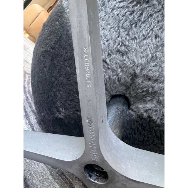 1960s Pair of Arne Jacobsen Egg Chairs in Teddy Bear Boucle For Sale - Image 5 of 9