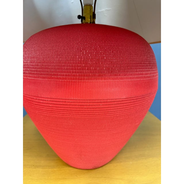 Red Flute of Chicago Postmodern Corrugated Cardboard Table Lamp in Red, 1980s For Sale - Image 8 of 9