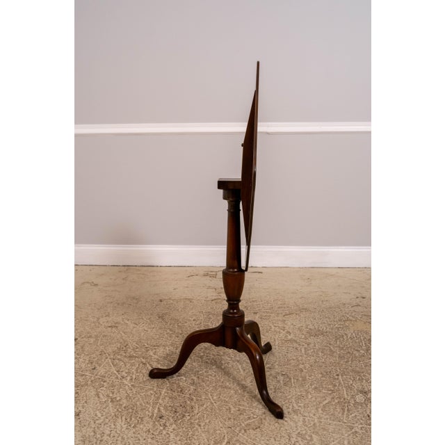 Traditional 1960s Pair Kittinger Colonial Williamsburg Cw-20 Tilt Top Tables For Sale - Image 3 of 18