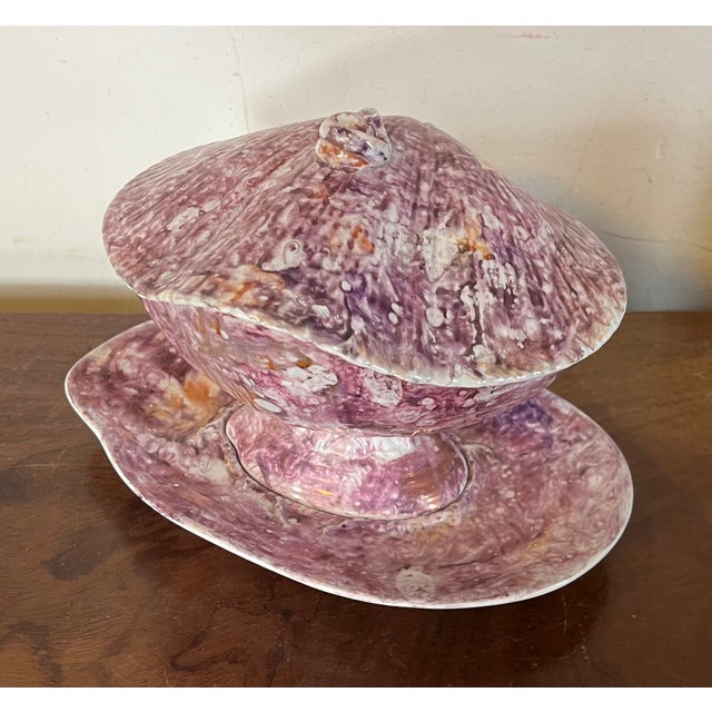 English Antique Early 19th Century English George III Wedgwood Pink Moonlight Luster Sea Shell Sauce Tureen and Under Plate Circa 1810 For Sale - Image 3 of 12