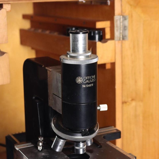 Professional Microscope from Officine Galileo For Sale - Image 3 of 12