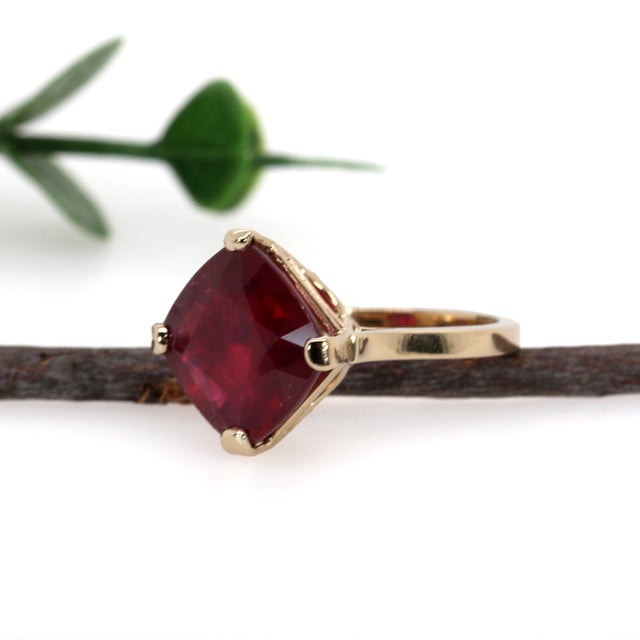 10.5 Carat Madagascar Ruby Statement Solitaire Ring in 14k Solid Gold, Size Us 6.75 For Sale - Image 4 of 7